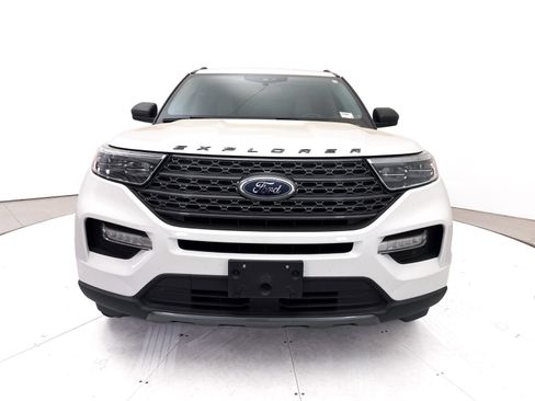 Used 2021 Ford Explorer XLT w/ Equipment Group 202A RWD image 13
