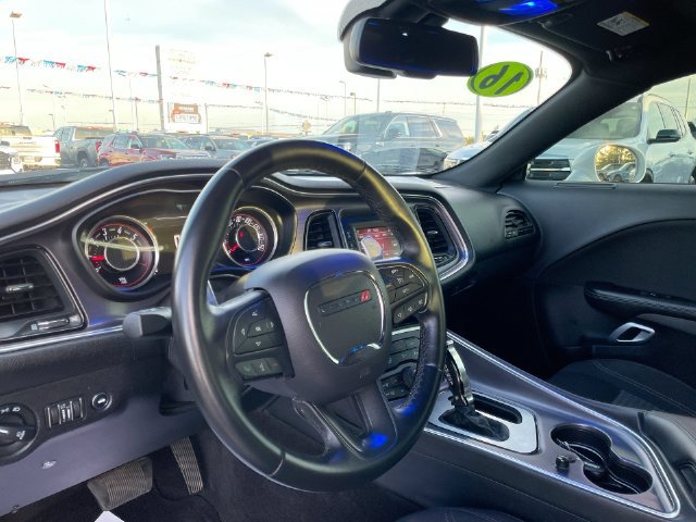 Used 2016 Dodge Challenger R/T RWD image 9