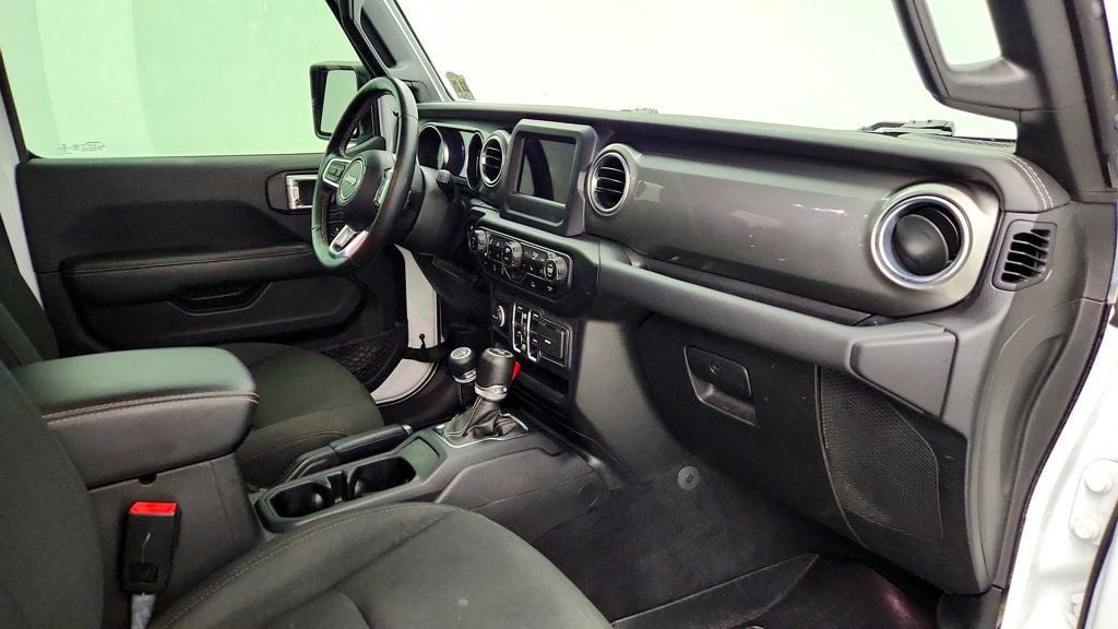 Used 2021 Jeep Wrangler Unlimited Sahara w/ Cold Weather Group AWD/4WD image 25