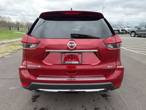Used 2018 Nissan Rogue SV w/ Premium Package image 8