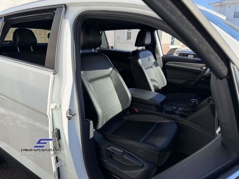 Used 2022 Volkswagen Atlas Cross Sport SE image 13
