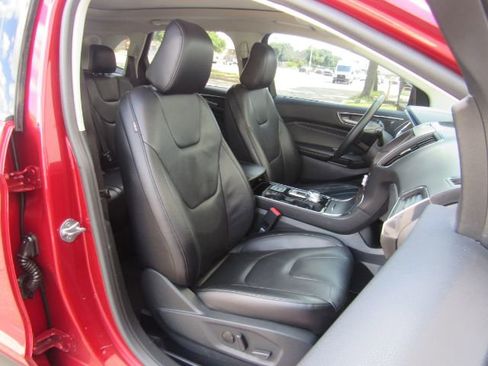 Used 2020 Ford Edge Titanium image 21