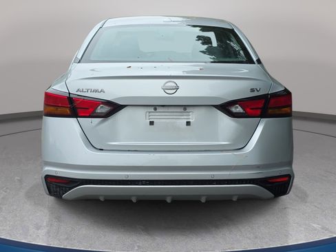 Used 2024 Nissan Altima 2.5 SV FWD image 2