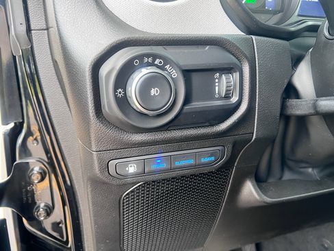 Used 2025 Jeep Wrangler Willys image 24