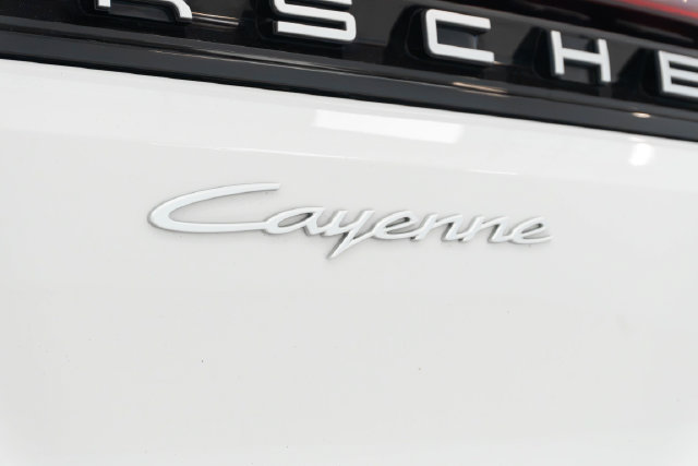 Used 2025 Porsche Cayenne w/ Premium Package Plus AWD/4WD image 30
