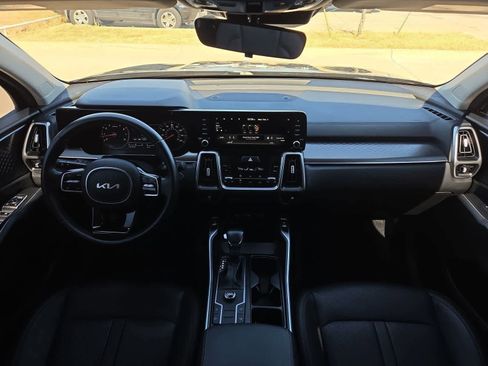 Certified 2022 Kia Sorento S w/ Panoramic Sunroof Package image 13
