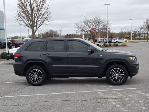 Used 2017 Jeep Grand Cherokee Trailhawk image 6