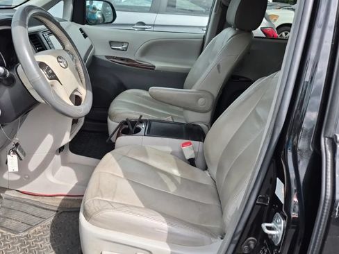 Used 2014 Toyota Sienna XLE FWD image 7
