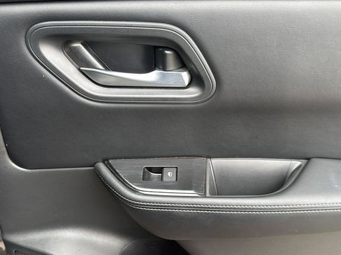 Used 2025 Nissan Rogue SV image 26