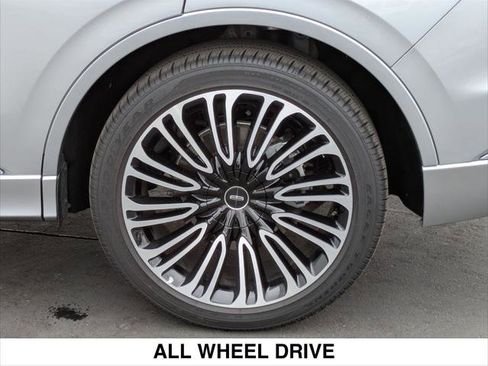 Used 2023 Lincoln Aviator Black Label w/ Dynamic Handling Package image 9