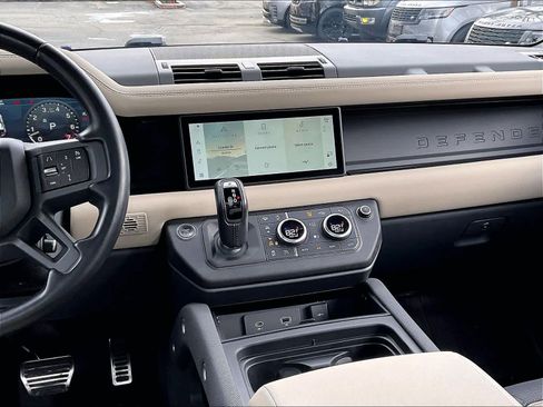 Used 2022 Land Rover Defender 110 X-Dynamic SE image 8