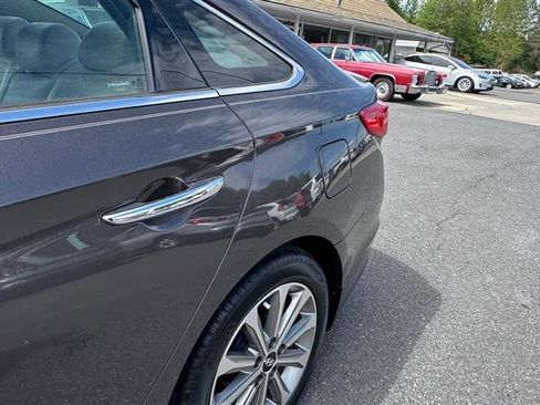Used 2016 Hyundai Sonata Limited w/ Option Group 04 FWD image 16