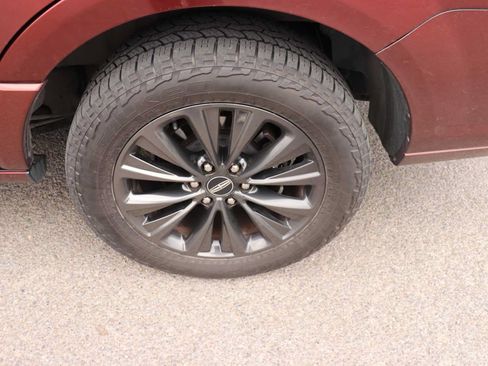 Used 2015 Lincoln Navigator 4WD image 9