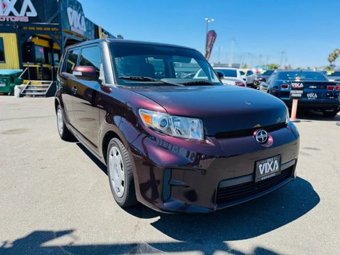 Used 2012 Scion xB FWD image 3