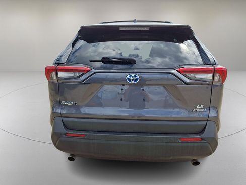 Used 2022 Toyota RAV4 LE AWD/4WD image 9