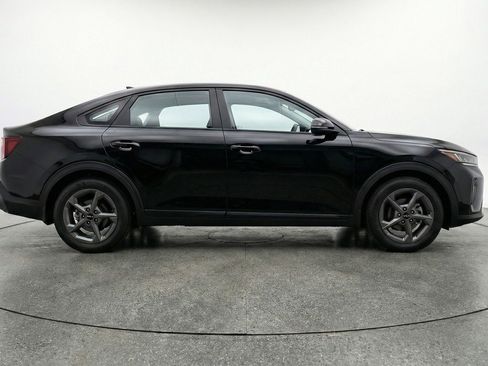 Used 2025 Kia K4 LXS image 11