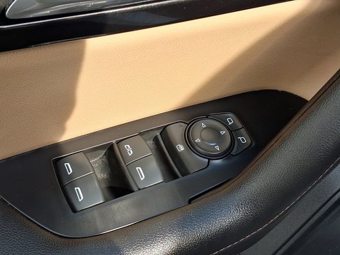 Used 2023 Chevrolet Blazer Premier AWD/4WD image 13
