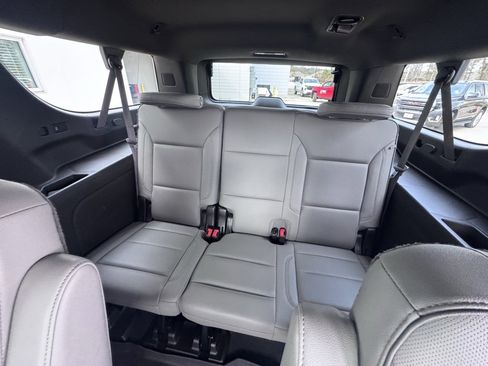 Used 2021 GMC Yukon XL SLT w/ SLT Premium Package image 16