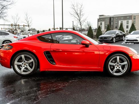 Used 2018 Porsche 718 Cayman Base image 3