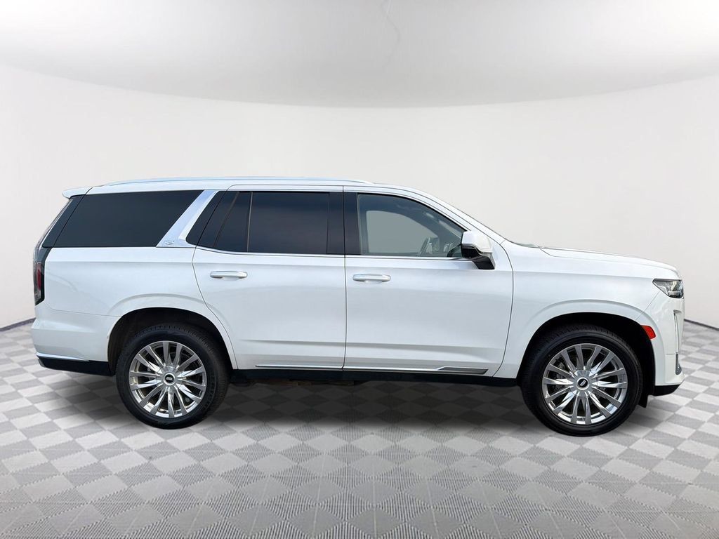 Used 2022 Cadillac Escalade Luxury w/ LPO, Floor Liner Package AWD/4WD image 4