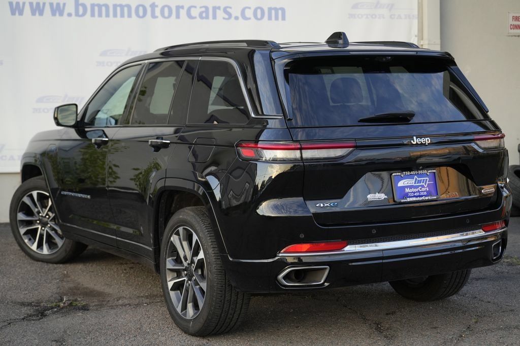 Used 2023 Jeep Grand Cherokee Overland w/ Advanced Protech Group III AWD/4WD image 4