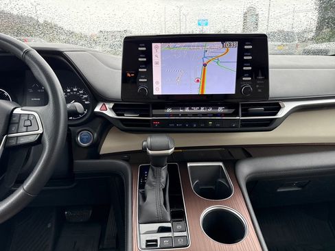 Used 2022 Toyota Sienna XLE image 25