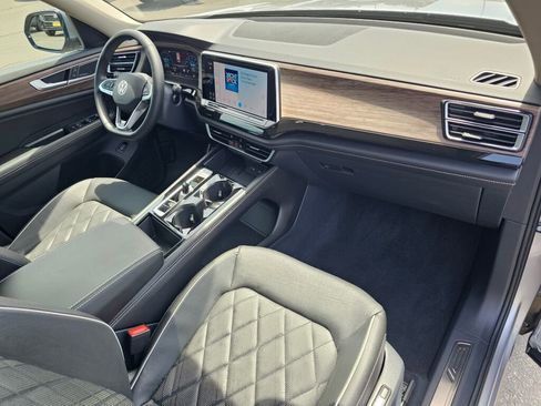 Certified 2025 Volkswagen Atlas SEL Premium R-Line AWD/4WD image 15