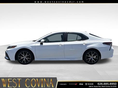 Used 2024 Toyota Camry SE FWD image 6