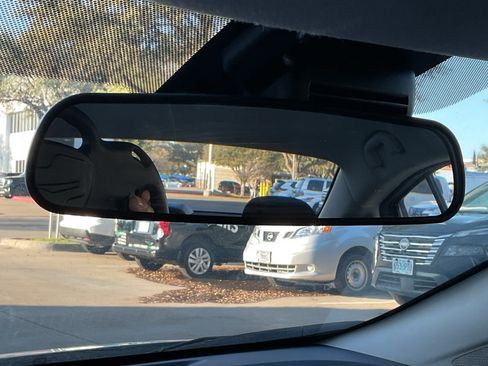 Used 2025 Nissan Versa SV image 25