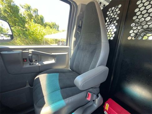 Used 2022 GMC Savana 2500 w/ Driver Convenience Package image 20