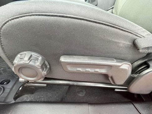 Used 2018 Jeep Wrangler Unlimited Sahara image 14