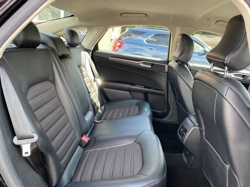 Used 2017 Ford Fusion SE w/ Equipment Group 601A FWD image 20
