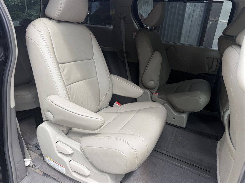Used 2015 Toyota Sienna XLE w/ XLE Navigation Package AWD/4WD image 40