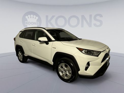 Used 2021 Toyota RAV4 XLE w/ XLE Grade Weather Package AWD/4WD image 2