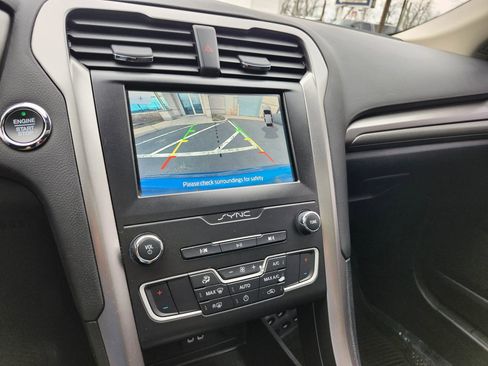 Used 2020 Ford Fusion SE image 18