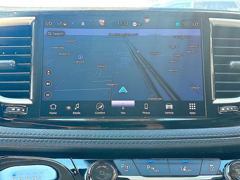 Used 2021 Chrysler Pacifica Touring-L image 18