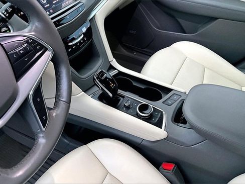 Used 2021 Cadillac XT5 Premium Luxury image 13