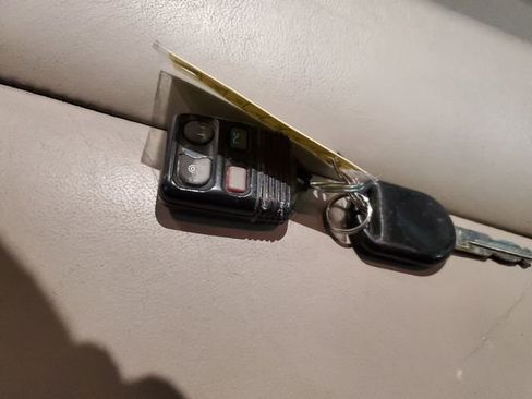 Used 2010 Ford Focus SEL image 31