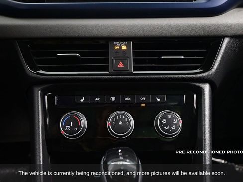 Used 2023 Volkswagen Taos SE w/ Panoramic Sunroof Package image 20