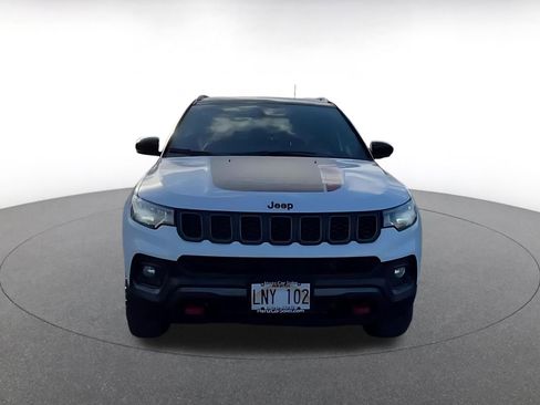 Used 2025 Jeep Compass Trailhawk image 4
