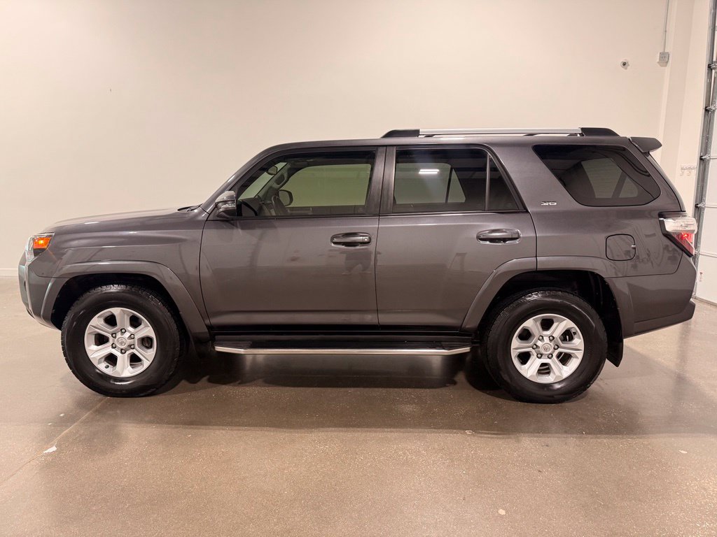 Used 2022 Toyota 4Runner SR5 Premium w/ Moonroof Package RWD image 8