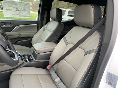 New 2026 Chevrolet Colorado ZR2 w/ Technology Package AWD/4WD image 11