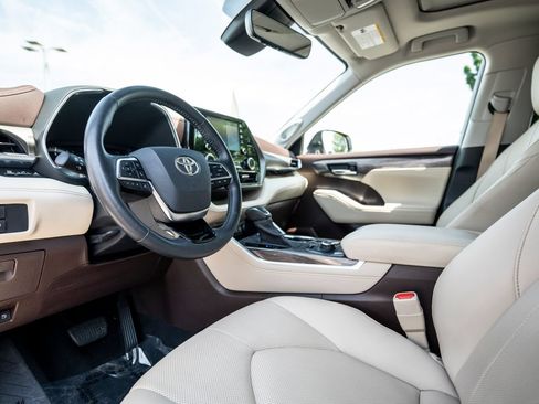 Used 2020 Toyota Highlander Limited AWD/4WD image 7