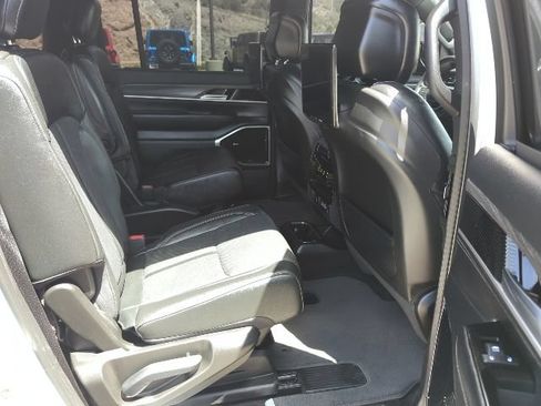 Used 2023 Jeep Wagoneer Series III w/ Premium Group I AWD/4WD image 23