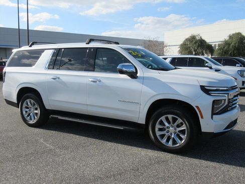 Used 2025 Chevrolet Suburban Premier image 2