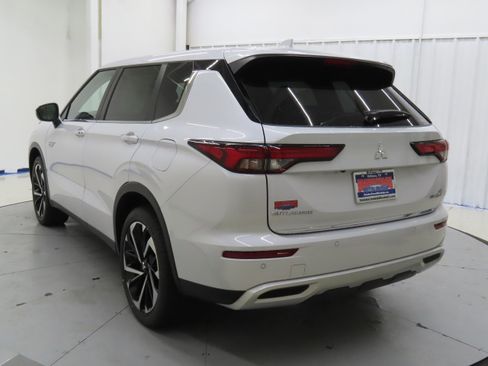 New 2025 Mitsubishi Outlander SE image 5