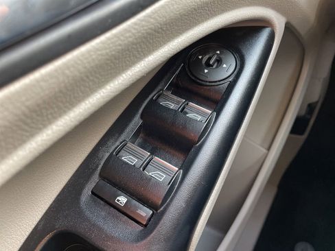 Used 2019 Ford Transit Connect XLT w/ XLT Premium Package image 25