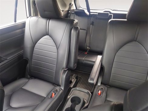 Used 2021 Toyota Highlander XLE image 13