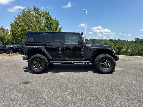 Used 2016 Jeep Wrangler Unlimited Sahara AWD/4WD image 3