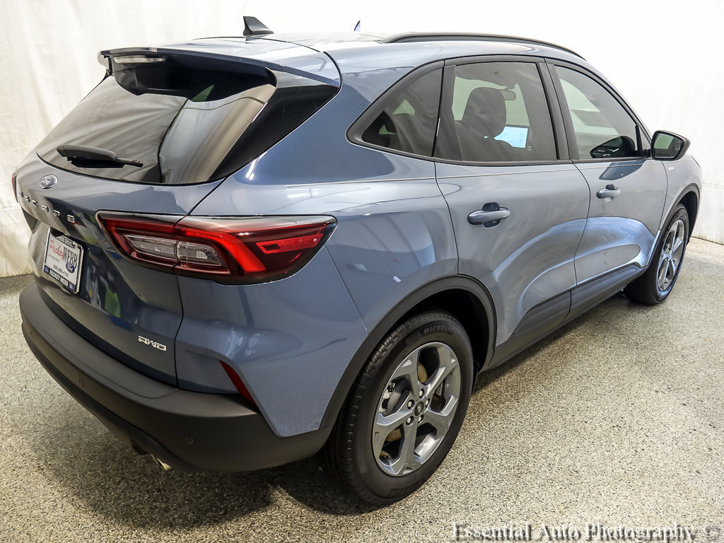 Certified 2025 Ford Escape ST-Line w/ Tech Pack #1 AWD/4WD image 8